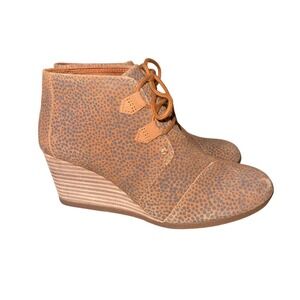 TOMS Kala Wedge Booties 9 Tan Animal Print Lace Up Desert Boots